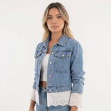 Chaqueta Vaquera con Bajo de Encaje